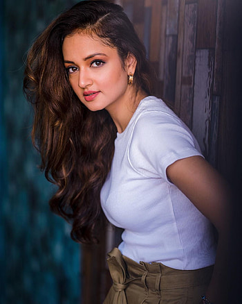 Shanvi, jaw, hair HD phone wallpaper