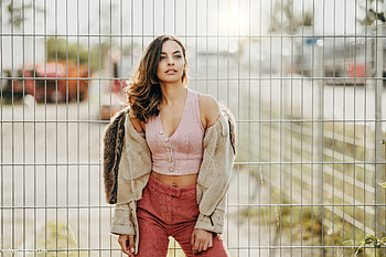 Girl Fence Preety Vogue , fence, girls, model HD wallpaper