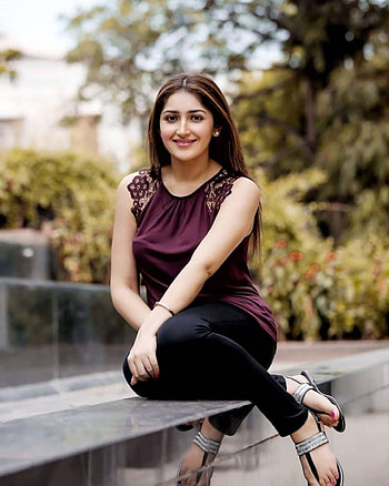 Saiyesha saigal, actor, Tami HD phone wallpaper