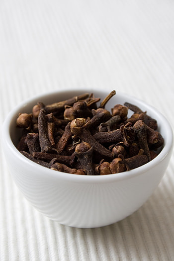 Star anise substitute, Unexpected alternatives, Surprising options, Unique flavour HD phone wallpaper