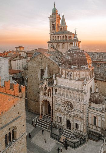 Mistake when visiting Milan, Bergamo, Hand luggage travel, Future HD phone wallpaper