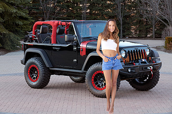 Katya Clover Posing with her Jeep Wrangler, jeep, model, shorts, brunette, smile HD wallpaper