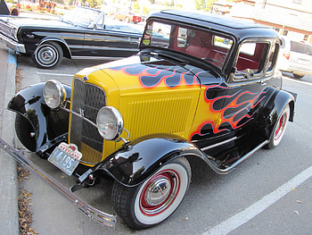 Car parade Invermere BC - Canada, White, headlights, graphy, black, yellow, Plate, Ford HD wallpaper
