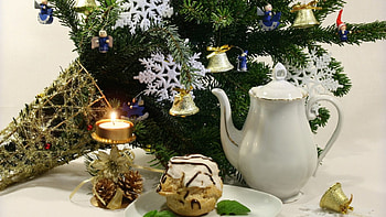 Christmas coffee, ornaments, spruce, stars, bells, candle, baubles, twigs, pot HD wallpaper