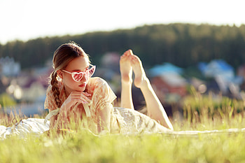 Girl Lying At Park, girls, model HD wallpaper