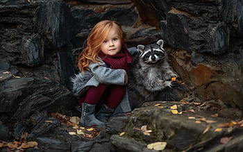 Little Girl and Racoon, animal, little girl, racoon, child HD wallpaper