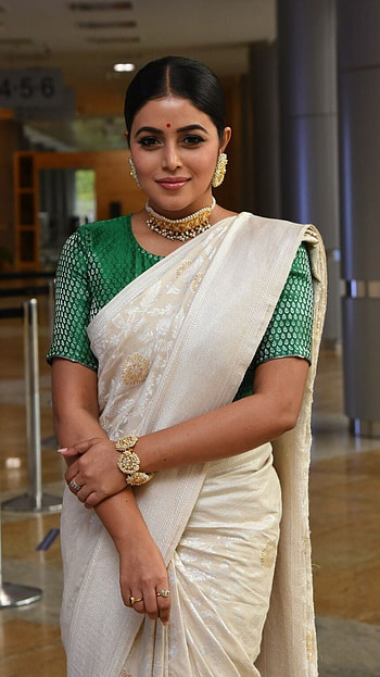 Poorna Kasim, saree beauty, model, multilingual actress HD phone wallpaper