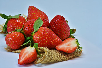 Strawberries, fruits, close up, slices HD wallpaper