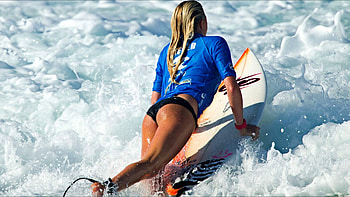 Girl Surfing HD wallpaper
