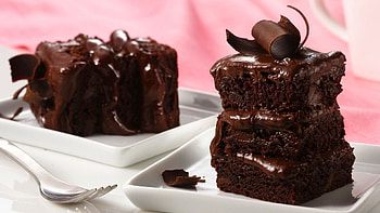Cute brownie , Sweet indulgence, Tempting treats, Adorable dessert visuals HD wallpaper