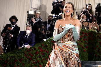 Blake Lively, Met Gala 2022, Colour changing dress, Delightful fashion HD wallpaper