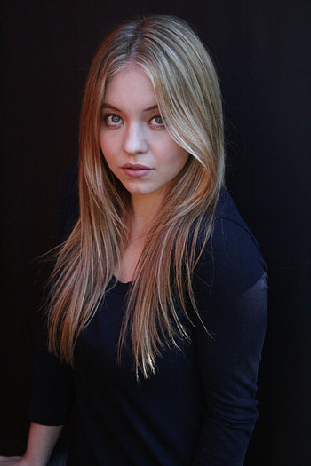 Sydney Sweeney, layered hair, lip, Hollywood actress HD phone wallpaper