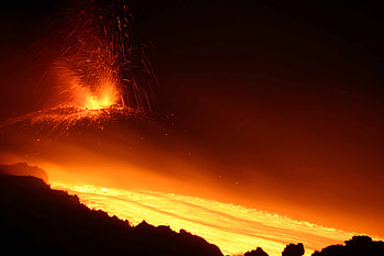 Mount Etna, Eruption graphy, Fiery spectacle, Captivating moment HD wallpaper