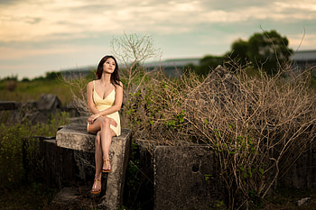 Enjoying the Day, outdoors, model, dress, brunette HD wallpaper