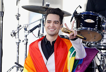 Brendon Urie, Pansexual icon, Personal life, Public HD wallpaper
