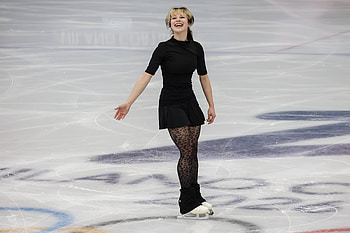 : Graceful Ice Skating Elegance, Alysa Liu, Sports HD wallpaper