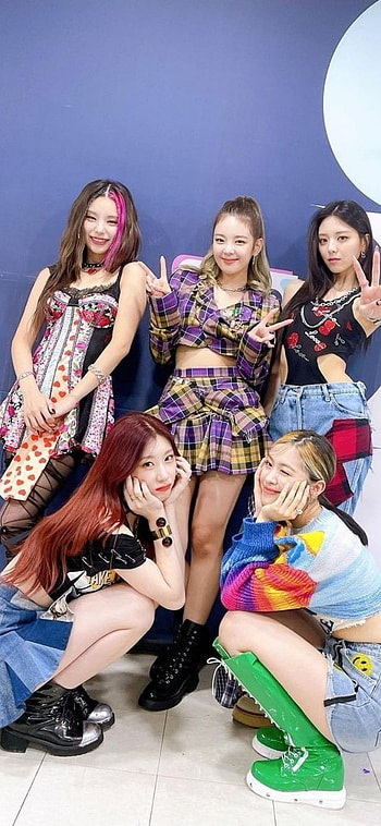 Itzy, loco HD phone wallpaper