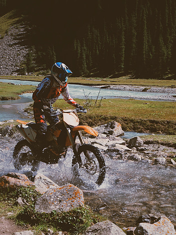 Motorcycles, Spray, Motorcyclist, Helmet, Motorcycle HD phone wallpaper