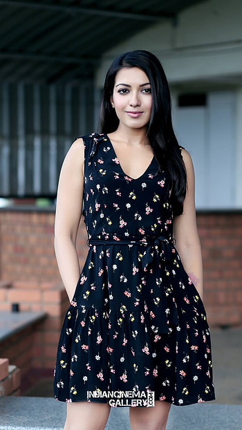 Catherine Tresa, South Actress HD phone wallpaper
