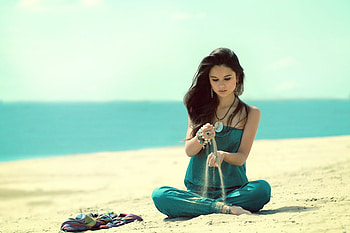Childhood Memories..., sunny, sand, playing, cute, beautiful, girl, beach HD wallpaper
