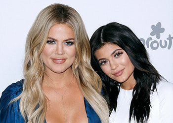 Kylie Jenner, Khloe Kardashian HD wallpaper