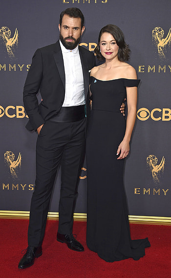 Knightfalls Tom Cullen, Girlfriend Tatiana Maslany, Put a ring on it HD phone wallpaper