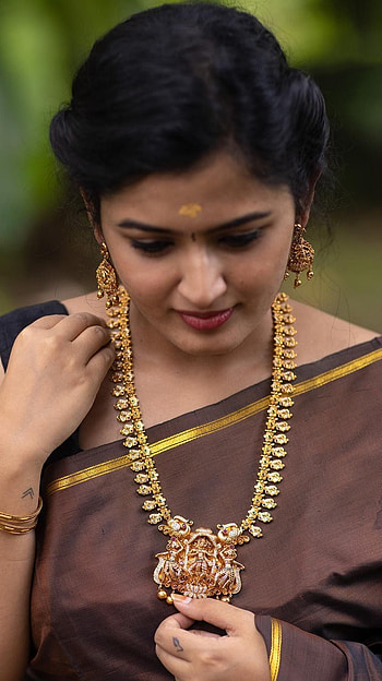 Anu shiv, saree beauty, tamil model HD phone wallpaper