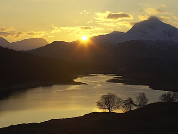 Loch garry at sunset glen garry western highlands scotland, landscape, lake, yellow, cool, trees, sky, mountains, sun, sunset HD wallpaper