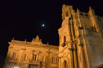 Ragusa at night, Illuminated city, Sicilian charm, Italy travel HD wallpaper