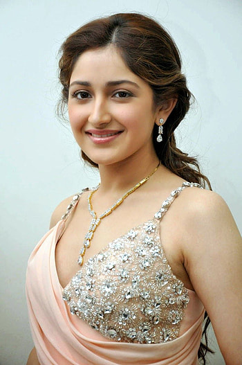Sayyeshaa Saigal Hot & . Actress bikini HD phone wallpaper