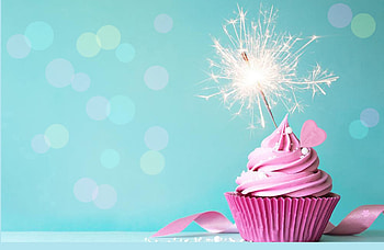 La Multi Ani, Luna!, bokeh, pink, Luna, sparkle, birtay, cupcake, heart, carmencitazapacita HD wallpaper