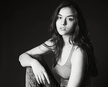 Quinn Shephard Monochrome, quinn-shephard, celebrities, girls, monochrome, black-and-white HD wallpaper