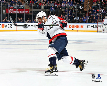 Alexander Ovechkin, Washington Capitals, Undisputed superstar, Memorable jersey HD wallpaper
