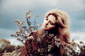 dry_flowers, model, flower, women, sky, nature HD wallpaper