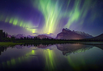 Aurora Borealis Mountains Lake Reflection Banff National Park, northern-lights, nature, aurora HD wallpaper