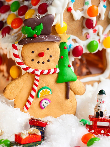 Gingerbread man, Gingerbread House HD phone wallpaper