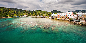 2022 travel tips, Roatn exploration, Discovering the best, Expedia recommendations HD wallpaper