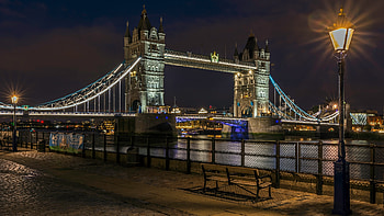 London Bridge, Tourist hotspot, Historical significance, Vibrant city HD wallpaper