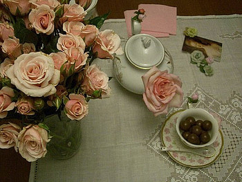 TEA TIME WITH ROSES, cups, lace, roses, tea time HD wallpaper