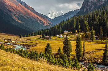 Mountain huts, hut, view, beautiful, houses, mountain, river, hills, creek, serenity, autumn, village HD wallpaper