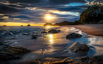New Zealand Coast Sunrise, sea, clouds, sky, sun, rocks, beach HD wallpaper