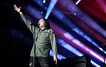 Gerard Way, Rock resurgence, Music comeback, Gerard Way on stage HD wallpaper