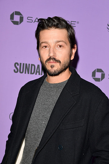 Diego Luna, Gender violence, Against HD phone wallpaper