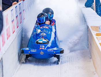 bobsleigh , Sports graphy, Sleek sleds, Thrilling action HD wallpaper