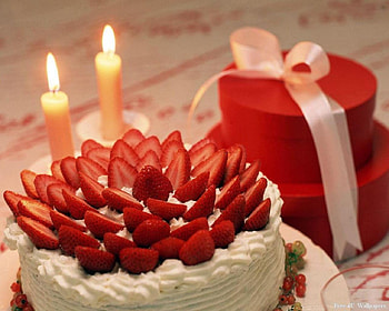Valentine Day, gifts, candle light, cream, strawberry cake HD wallpaper