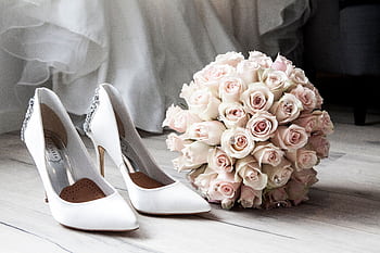 Elegant bridal shoes and bouquet of roses perfect for wedding inspirations. HD wallpaper