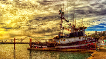 fishing boat docked under beautiful sky r, golden, boat, clouds, bridge, r, docks HD wallpaper