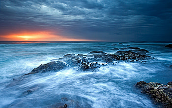 Night by the Ocean: 8 HOURS of Gentle Music with the Sound of Waves - Sleep Aid, Relaxation - YouTube HD wallpaper
