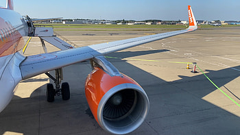EasyJet Switzerland, Brussels to Nice, Luxury travel tips, Expert recommendations HD wallpaper