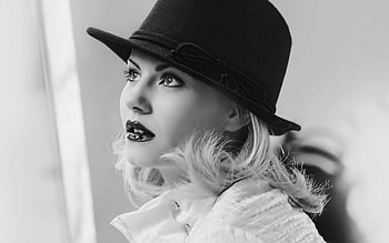 Elisha Cuthbert, MacBook Air , now, Stylish beauty HD wallpaper